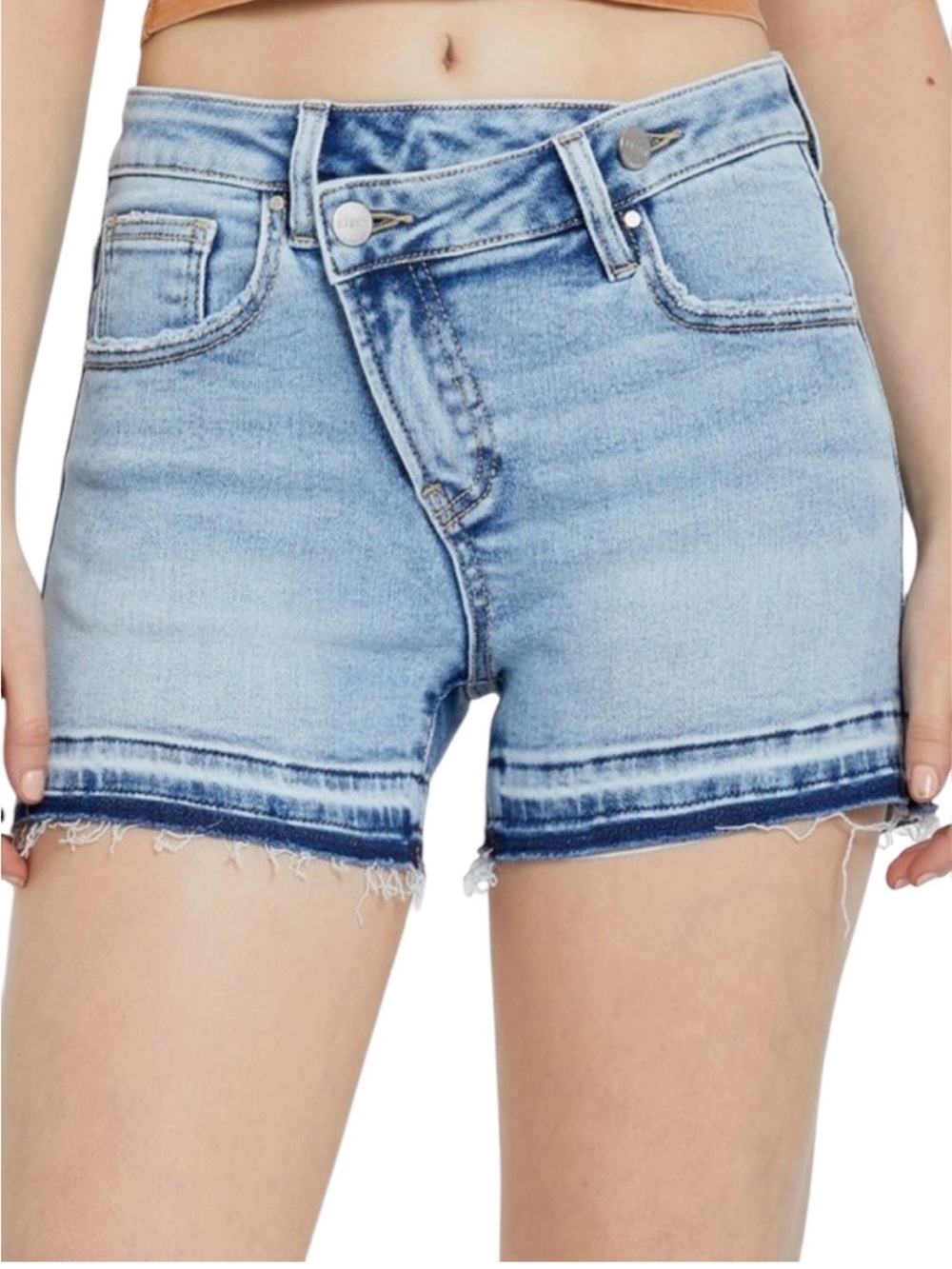 395. Risen Women's Light Wash Mid-Rise Denim Shorts - NEW